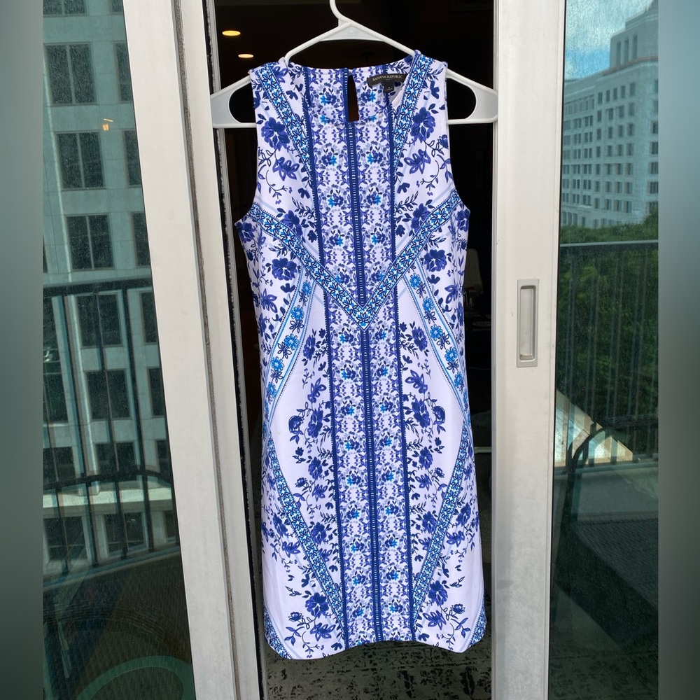 Banana republic white/blue flowers sheath/shift dress size 2